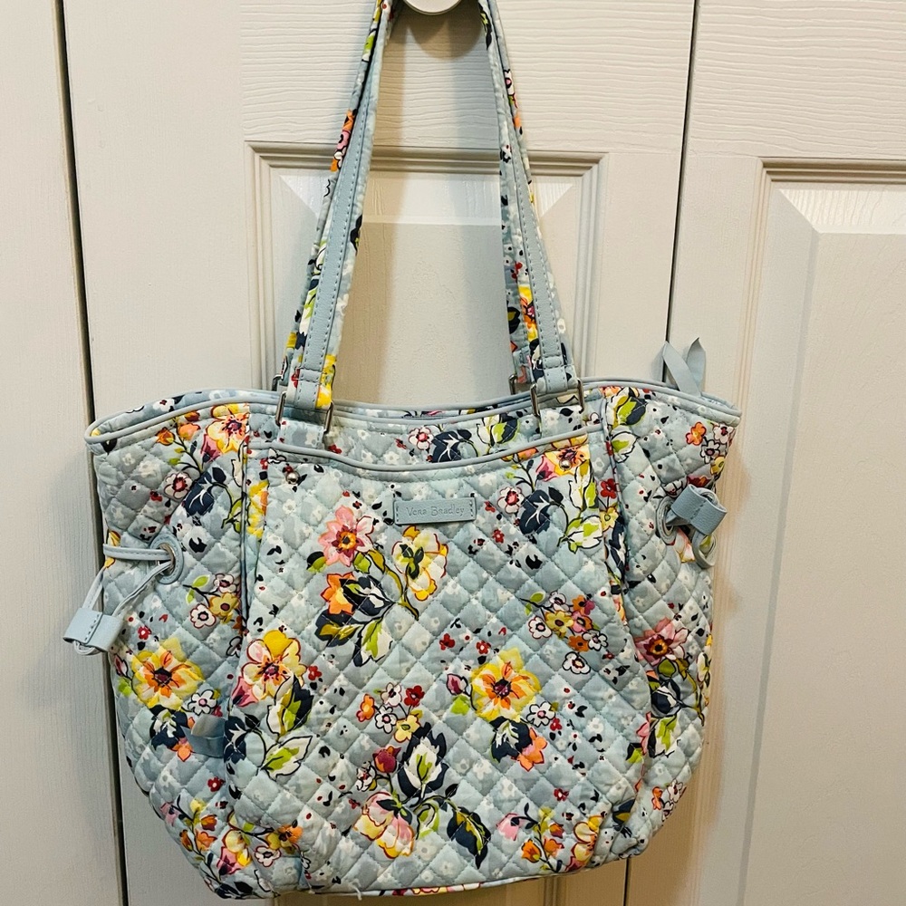 Vera Bradley Glenna satchel. Floating garden pattern. New with tag.